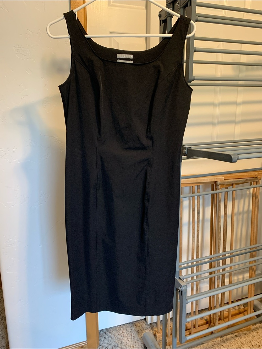 Old Navy Black Sleeveless Sheath Dress